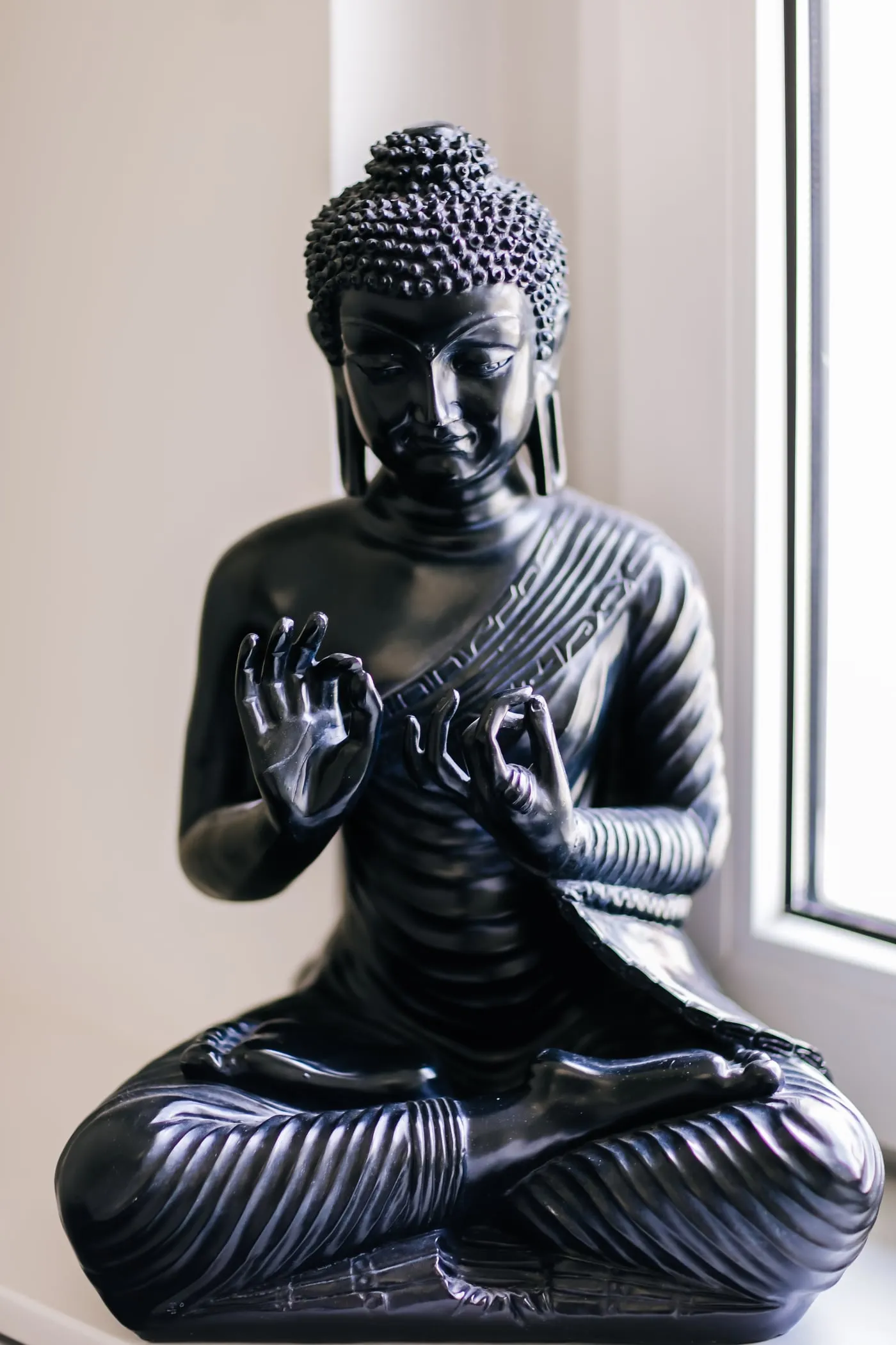 Buddha-Figur im Wartebereich